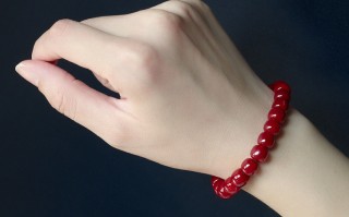 佩戴红珊瑚手链有很多好处，但要怎样保养红珊瑚手链呢？
